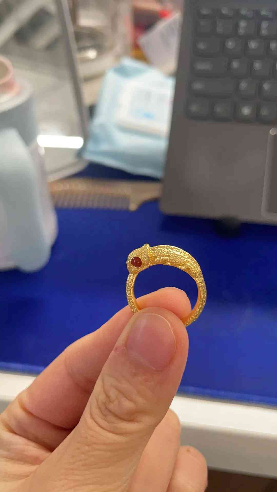 黄金投资是买金条好还是买纸黄金好(6年陆续买了超过300克黄金,告诉你普通人如何“买金”)(图2) 黄金投资是买金条好还是买纸黄金好(6年陆续买了超过300克黄金,告诉你普通人如何“买金”)(图2)