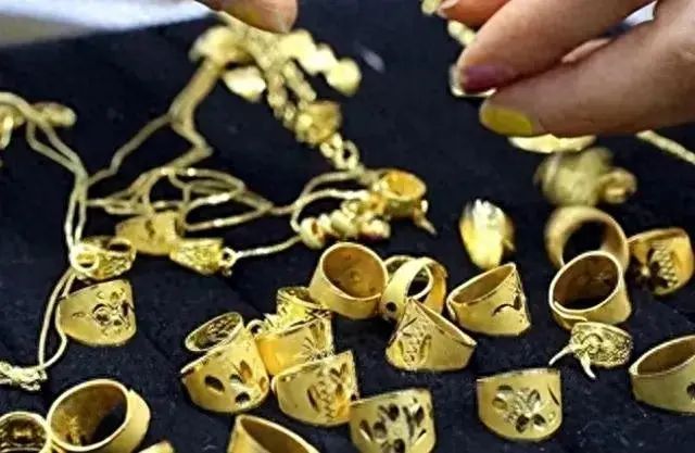 黄金市场价格走势预测(专家预警:黄金价格突然暴跌只是前兆,一个月内或会跌到1年前!)(图1) 黄金市场价格走势预测(专家预警:黄金价格突然暴跌只是前兆,一个月内或会跌到1年前!)(图1)