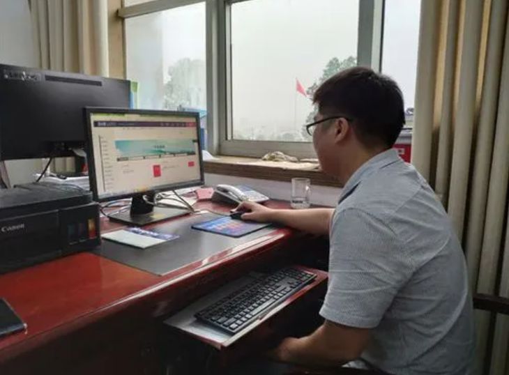 银行停贷意味着什么(公职人员千万别强制停贷,后果比想象的严重得多)(图3) 银行停贷意味着什么(公职人员千万别强制停贷,后果比想象的严重得多)(图3)