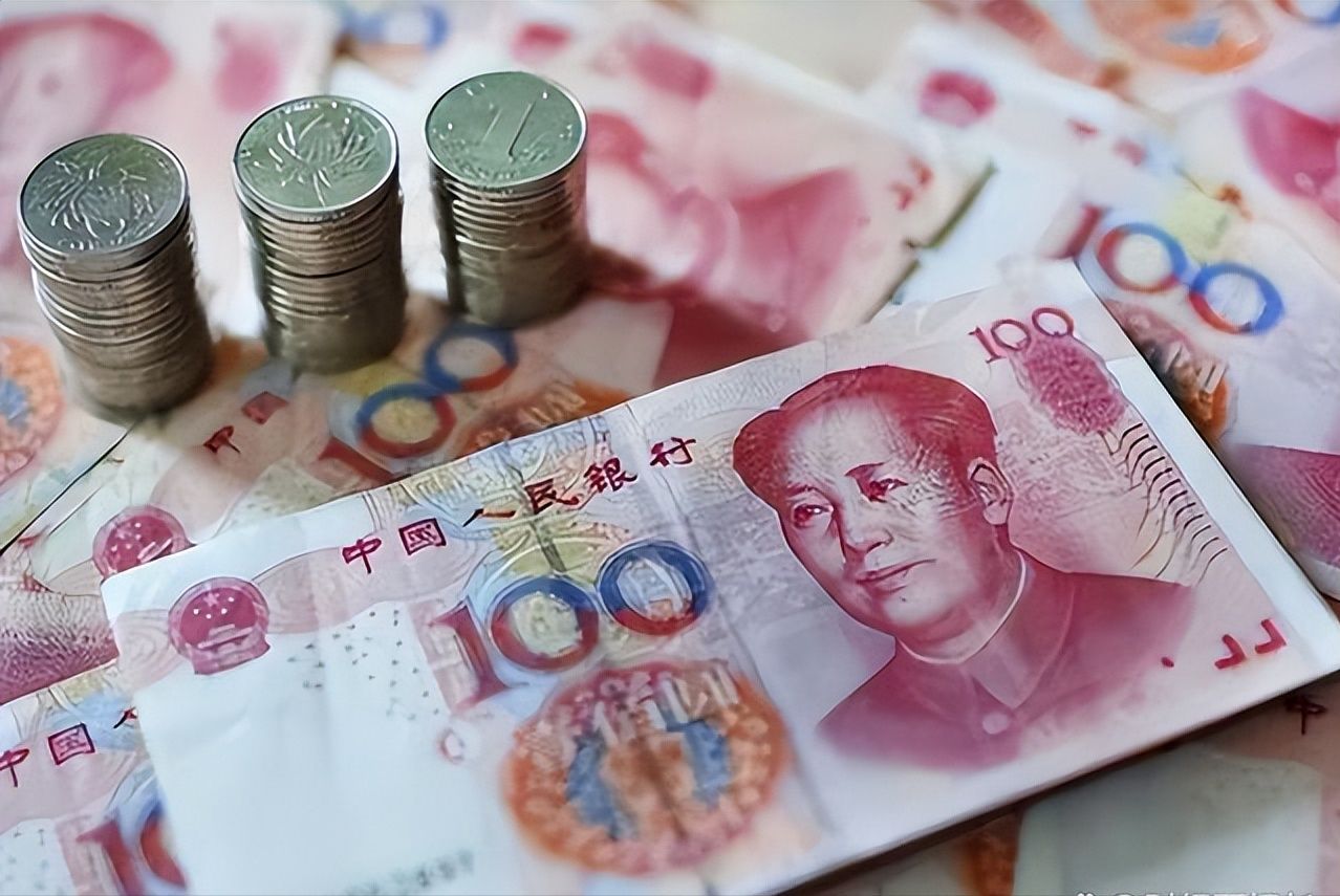 存款10万算穷人吗(有十几万存款就很了不起了吗?银行人:存款十几万,确实很了不起)(图1) 存款10万算穷人吗(有十几万存款就很了不起了吗?银行人:存款十几万,确实很了不起)(图1)