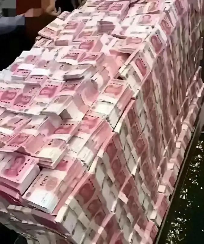 10万存3年利息多少(银行存款又涨息?利率3.15%,10万三年到期利息9450元,值得存吗)(图1) 10万存3年利息多少(银行存款又涨息?利率3.15%,10万三年到期利息9450元,值得存吗)(图1)
