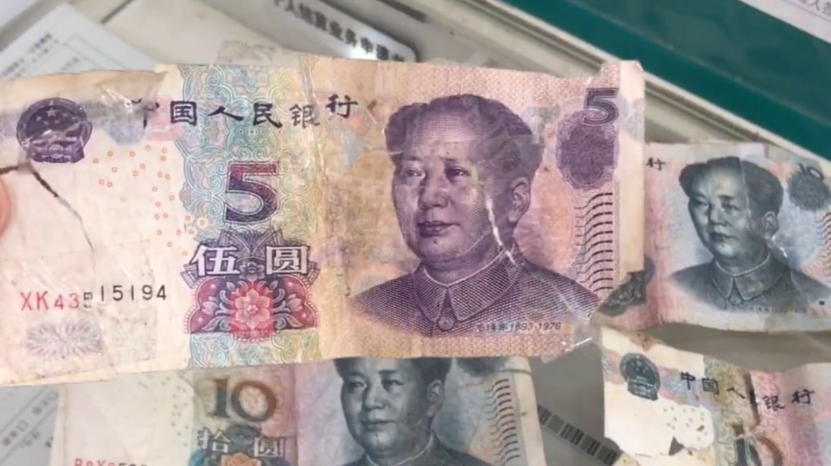 人民币破损可以去银行换吗(破损人民币如何兑换?银行回收后又是怎么处理的?原来大有用处)(图2) 人民币破损可以去银行换吗(破损人民币如何兑换?银行回收后又是怎么处理的?原来大有用处)(图2)