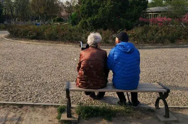 75到85岁老人补贴政策(好消息!2024年高龄补贴新规来了,退休老人80岁以上有新变动!)(图4) 75到85岁老人补贴政策(好消息!2024年高龄补贴新规来了,退休老人80岁以上有新变动!)(图4)