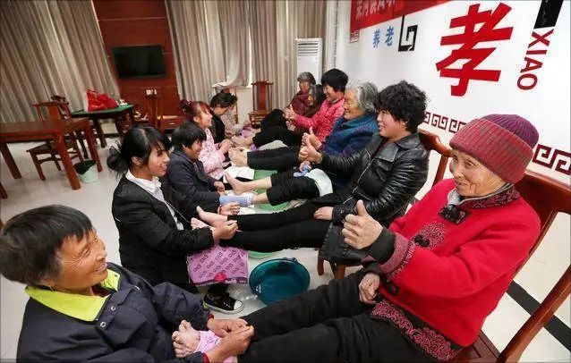 养老院一个月多少钱(养老院价格每月3000,看似完美,隐藏的秘密却让人心寒)(图3) 养老院一个月多少钱(养老院价格每月3000,看似完美,隐藏的秘密却让人心寒)(图3)