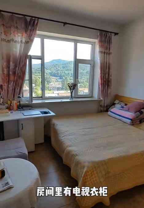 养老院一个月多少钱(38岁女子入住养老院,每月2000单间4个菜,后院让网友直呼羡慕!)(图3) 养老院一个月多少钱(38岁女子入住养老院,每月2000单间4个菜,后院让网友直呼羡慕!)(图3)