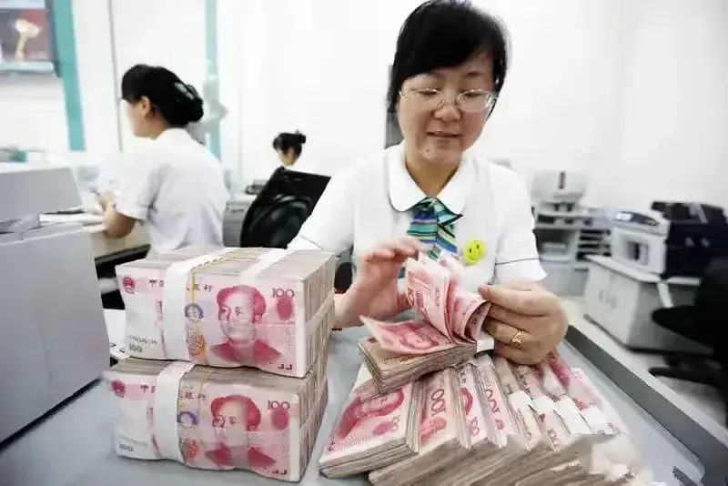 5万存银行一年利息多少(2024年8月9日,建设银行利最新调整:5万元存1年利息有多少?)(图2) 5万存银行一年利息多少(2024年8月9日,建设银行利最新调整:5万元存1年利息有多少?)(图2)