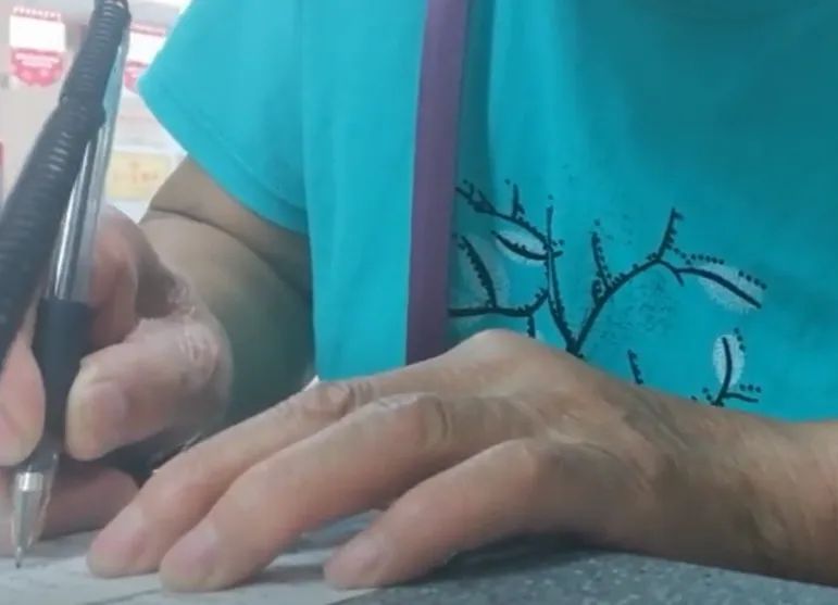 可以拿银行卡去柜台存钱吗(去银行存钱,如何才能防止被银行员工转走?务必注意这3点)(图9) 可以拿银行卡去柜台存钱吗(去银行存钱,如何才能防止被银行员工转走?务必注意这3点)(图9)