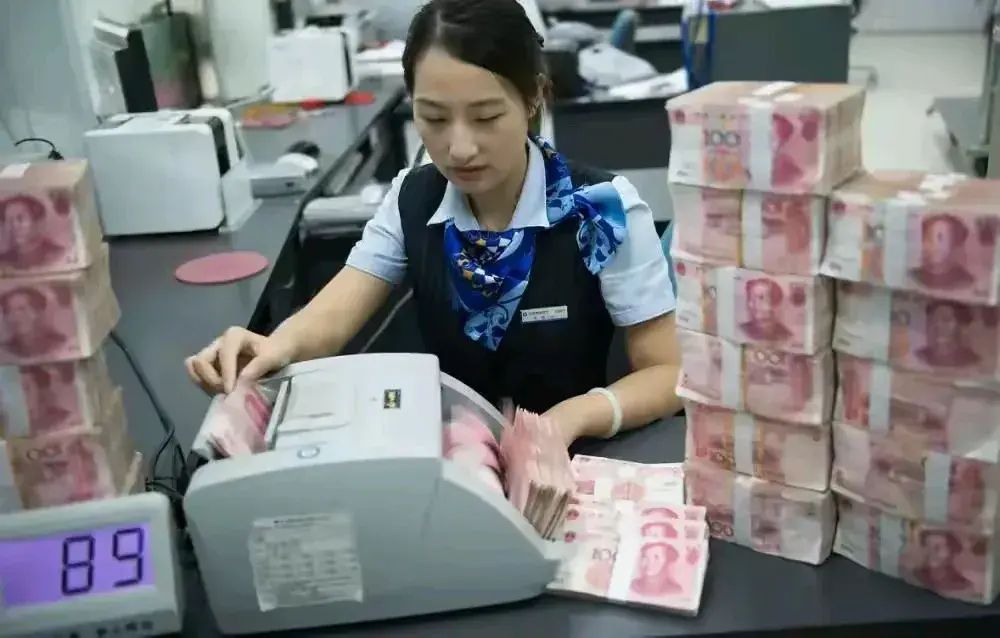 一万块钱一年利息多少(建设银行最新利率调整:2024年7月份,存一万利息相差多大?)(图2) 一万块钱一年利息多少(建设银行最新利率调整:2024年7月份,存一万利息相差多大?)(图2)
