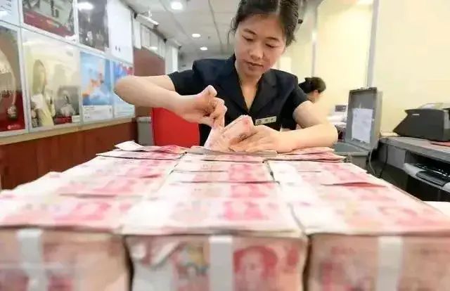 一万块钱一年利息多少(建设银行最新利率调整:2024年7月份,存一万利息相差多大?)(图4) 一万块钱一年利息多少(建设银行最新利率调整:2024年7月份,存一万利息相差多大?)(图4)