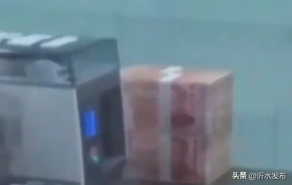 银行取多少钱需要预约(多地银行取款出新规定,现已执行?老人注意了)(图6) 银行取多少钱需要预约(多地银行取款出新规定,现已执行?老人注意了)(图6)