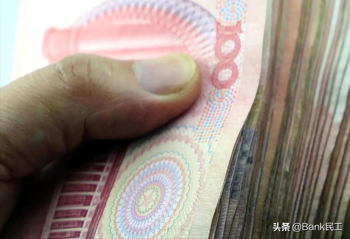 银行柜台可以存零钱吗(两家银行宣布停办柜面和ATM机存取现金功能,其他银行会效仿吗?)(图5) 银行柜台可以存零钱吗(两家银行宣布停办柜面和ATM机存取现金功能,其他银行会效仿吗?)(图5)