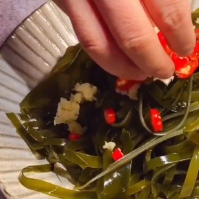 咸海带丝怎么做好吃又简单(#夏日开胃餐#凉拌海带丝|开胃解惨,适合夏天的味道)(图6) 咸海带丝怎么做好吃又简单(#夏日开胃餐#凉拌海带丝|开胃解惨,适合夏天的味道)(图6)