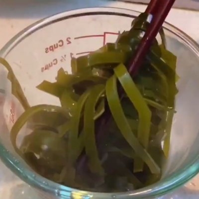 咸海带丝怎么做好吃又简单(#夏日开胃餐#凉拌海带丝|开胃解惨,适合夏天的味道)(图4) 咸海带丝怎么做好吃又简单(#夏日开胃餐#凉拌海带丝|开胃解惨,适合夏天的味道)(图4)