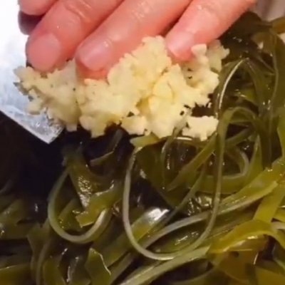 咸海带丝怎么做好吃又简单(#夏日开胃餐#凉拌海带丝|开胃解惨,适合夏天的味道)(图5) 咸海带丝怎么做好吃又简单(#夏日开胃餐#凉拌海带丝|开胃解惨,适合夏天的味道)(图5)