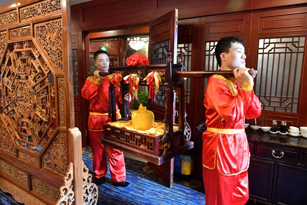 佛跳墙的做法家常做法(教你制作佛跳墙的步骤和技巧,让你在家里轻松做出传世美味)(图5) 佛跳墙的做法家常做法(教你制作佛跳墙的步骤和技巧,让你在家里轻松做出传世美味)(图5)