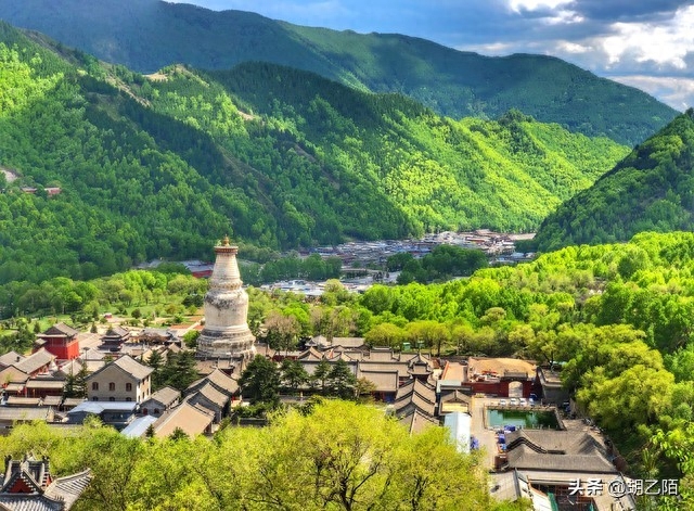 中国的四大名山(中国最著名的4大佛教名山,看看你去过几个)(图4) 中国的四大名山(中国最著名的4大佛教名山,看看你去过几个)(图4)