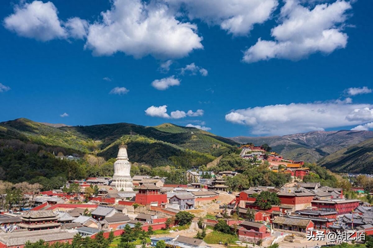 中国的四大名山(中国最著名的4大佛教名山,看看你去过几个)(图2) 中国的四大名山(中国最著名的4大佛教名山,看看你去过几个)(图2)