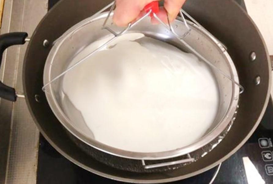 凉皮的制作方法(最近凉皮火了,教你最详细凉皮配方,爽滑劲道还不硬,吃了还想吃)(图3) 凉皮的制作方法(最近凉皮火了,教你最详细凉皮配方,爽滑劲道还不硬,吃了还想吃)(图3)