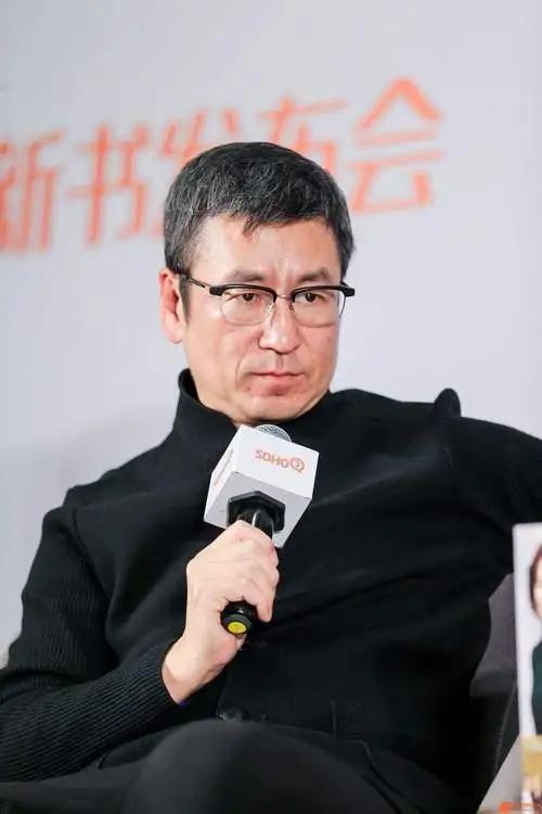 白岩松的个人资料简介(主持人白岩松:我这辈子最正确的决定,就是娶了一个平凡的妻子)(图5) 白岩松的个人资料简介(主持人白岩松:我这辈子最正确的决定,就是娶了一个平凡的妻子)(图5)