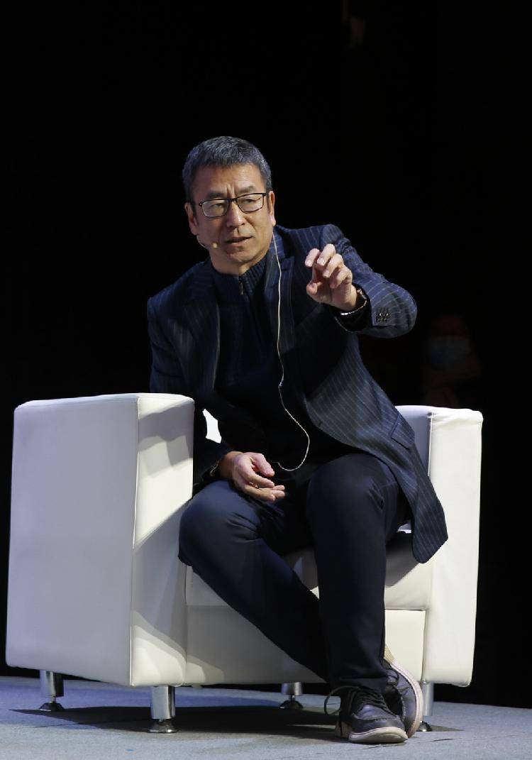 白岩松的个人资料简介(主持人白岩松:我这辈子最正确的决定,就是娶了一个平凡的妻子)(图11) 白岩松的个人资料简介(主持人白岩松:我这辈子最正确的决定,就是娶了一个平凡的妻子)(图11)