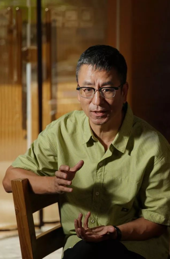 白岩松的个人资料简介(主持人白岩松:我这辈子最正确的决定,就是娶了一个平凡的妻子)(图13) 白岩松的个人资料简介(主持人白岩松:我这辈子最正确的决定,就是娶了一个平凡的妻子)(图13)