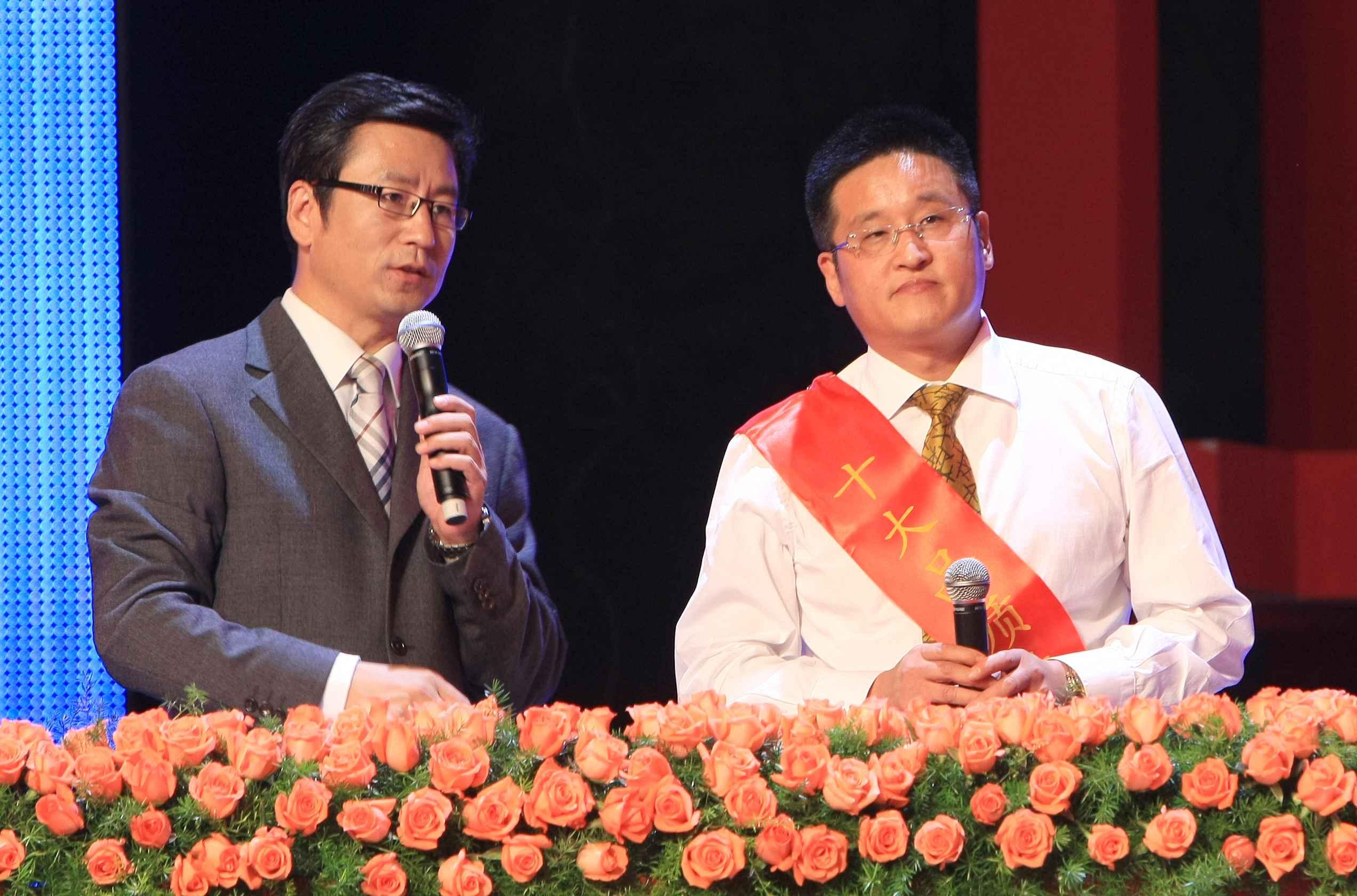 白岩松的个人资料简介(主持人白岩松:我这辈子最正确的决定,就是娶了一个平凡的妻子)(图16) 白岩松的个人资料简介(主持人白岩松:我这辈子最正确的决定,就是娶了一个平凡的妻子)(图16)