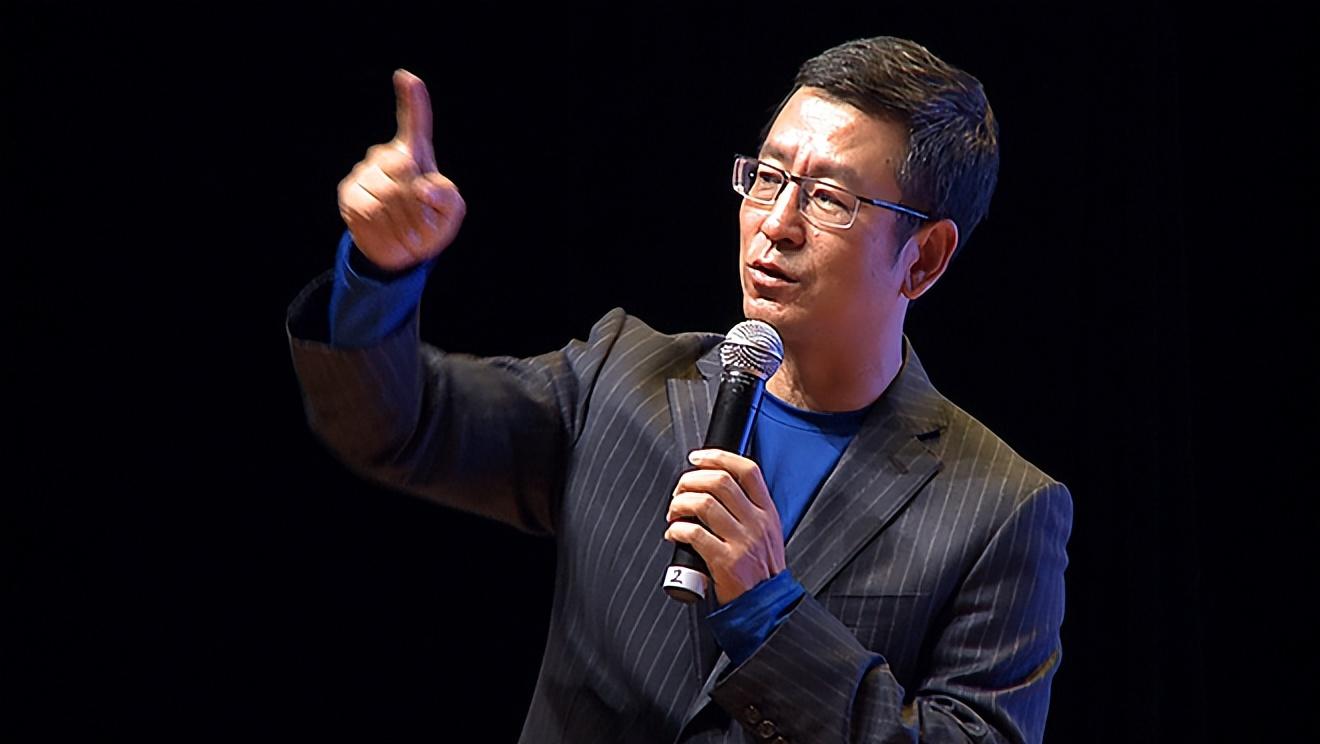 白岩松的个人资料简介(主持人白岩松:我这辈子最正确的决定,就是娶了一个平凡的妻子)(图14) 白岩松的个人资料简介(主持人白岩松:我这辈子最正确的决定,就是娶了一个平凡的妻子)(图14)