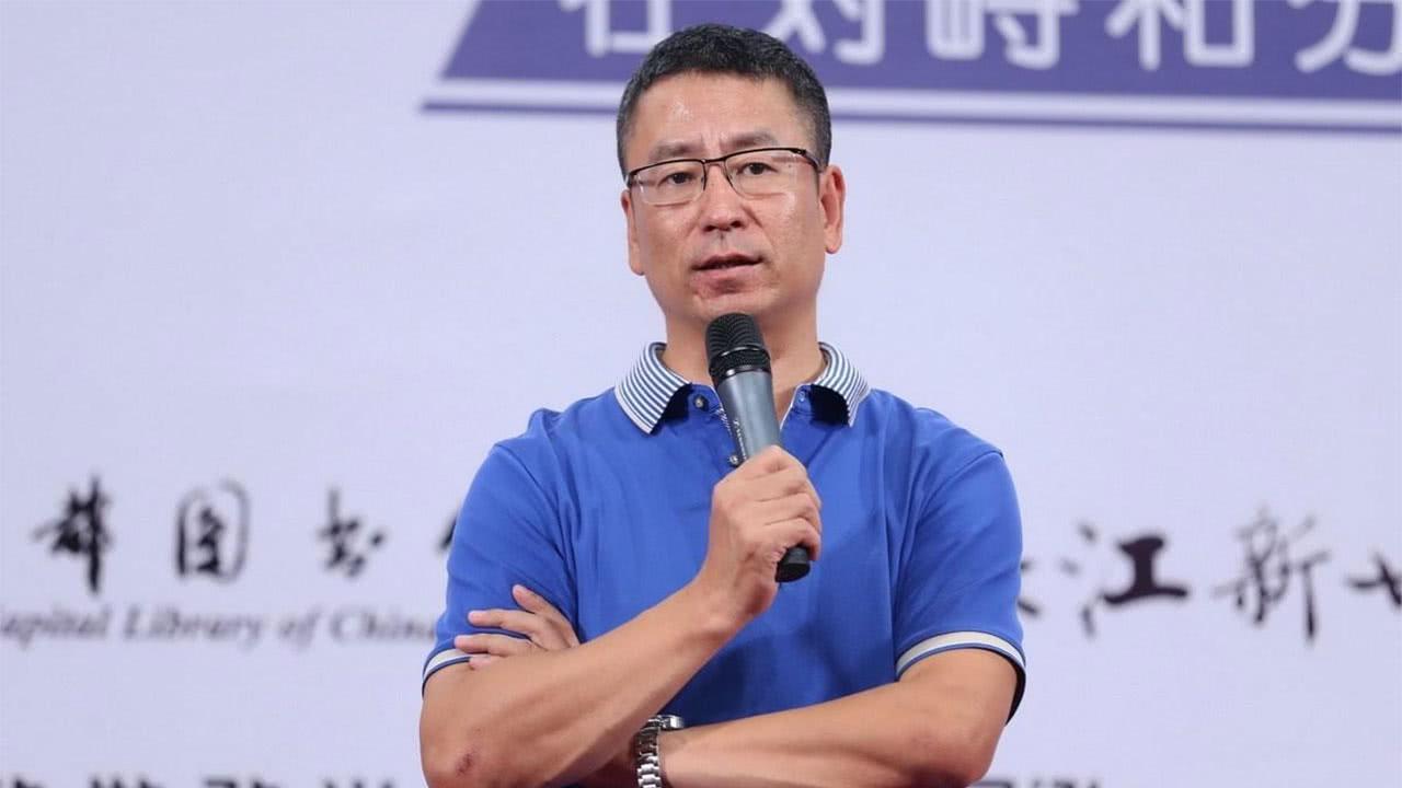 白岩松的个人资料简介(主持人白岩松:我这辈子最正确的决定,就是娶了一个平凡的妻子)(图17) 白岩松的个人资料简介(主持人白岩松:我这辈子最正确的决定,就是娶了一个平凡的妻子)(图17)