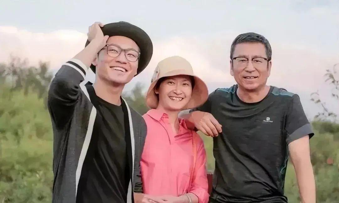 白岩松的个人资料简介(主持人白岩松:我这辈子最正确的决定,就是娶了一个平凡的妻子)(图22) 白岩松的个人资料简介(主持人白岩松:我这辈子最正确的决定,就是娶了一个平凡的妻子)(图22)