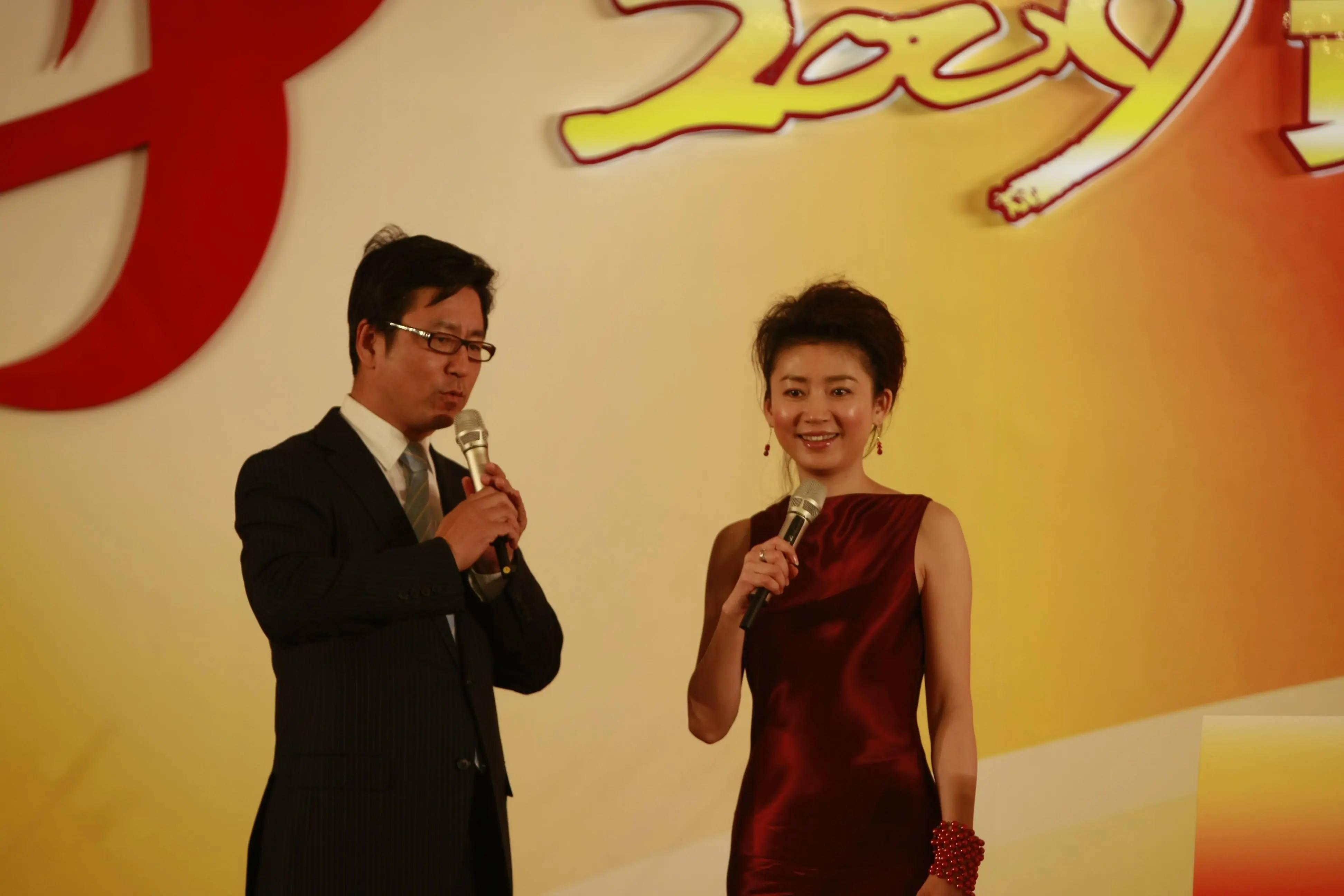 白岩松的个人资料简介(主持人白岩松:我这辈子最正确的决定,就是娶了一个平凡的妻子)(图27) 白岩松的个人资料简介(主持人白岩松:我这辈子最正确的决定,就是娶了一个平凡的妻子)(图27)