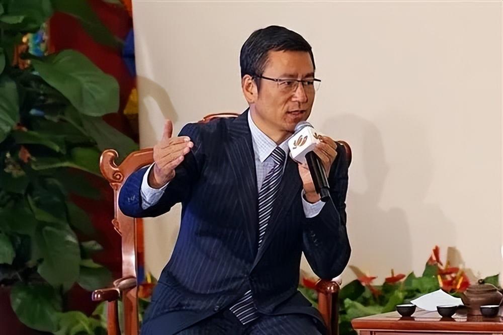 白岩松的个人资料简介(主持人白岩松:我这辈子最正确的决定,就是娶了一个平凡的妻子)(图29) 白岩松的个人资料简介(主持人白岩松:我这辈子最正确的决定,就是娶了一个平凡的妻子)(图29)