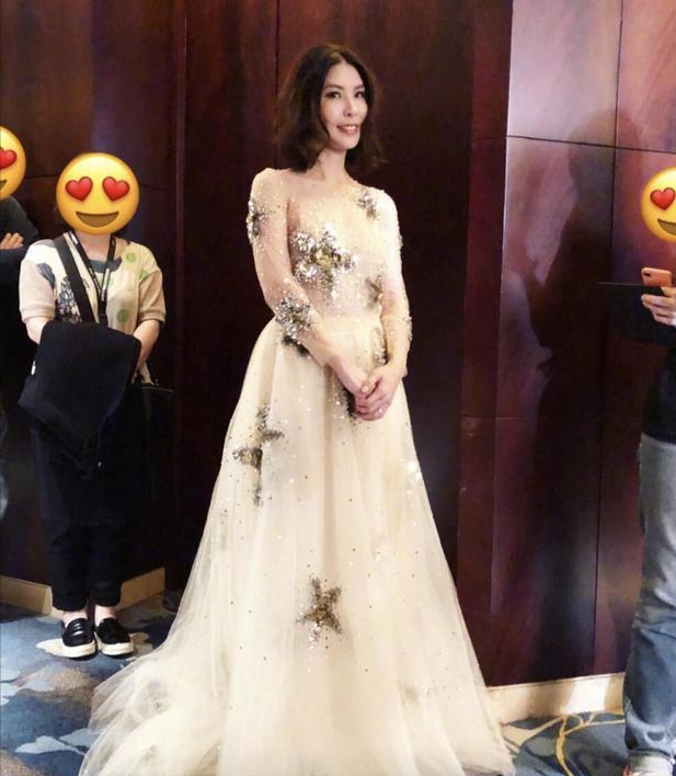许家印女儿的个人资料(许家印被抓,他的神秘女儿惊艳曝光,奢华生活引人瞩目!)(图7) 许家印女儿的个人资料(许家印被抓,他的神秘女儿惊艳曝光,奢华生活引人瞩目!)(图7)