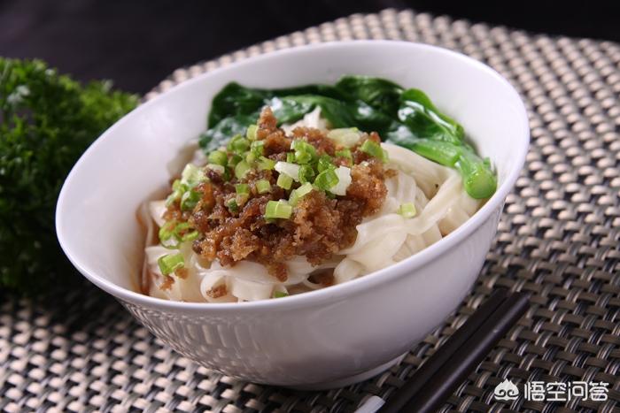 中餐烹饪专业主要学什么(餐饮行业可分为中餐西餐,工种可分前厅后堂,到底学什么比较吃香)(图3) 中餐烹饪专业主要学什么(餐饮行业可分为中餐西餐,工种可分前厅后堂,到底学什么比较吃香)(图3)