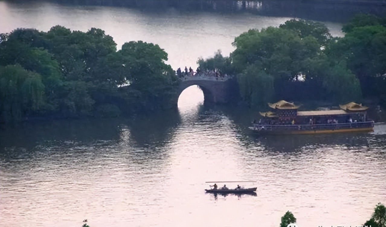 国内旅游景点推荐(中国值得游玩的15大景区,10个免费5个性价比超高,沿途风景很美)(图1) 国内旅游景点推荐(中国值得游玩的15大景区,10个免费5个性价比超高,沿途风景很美)(图1)