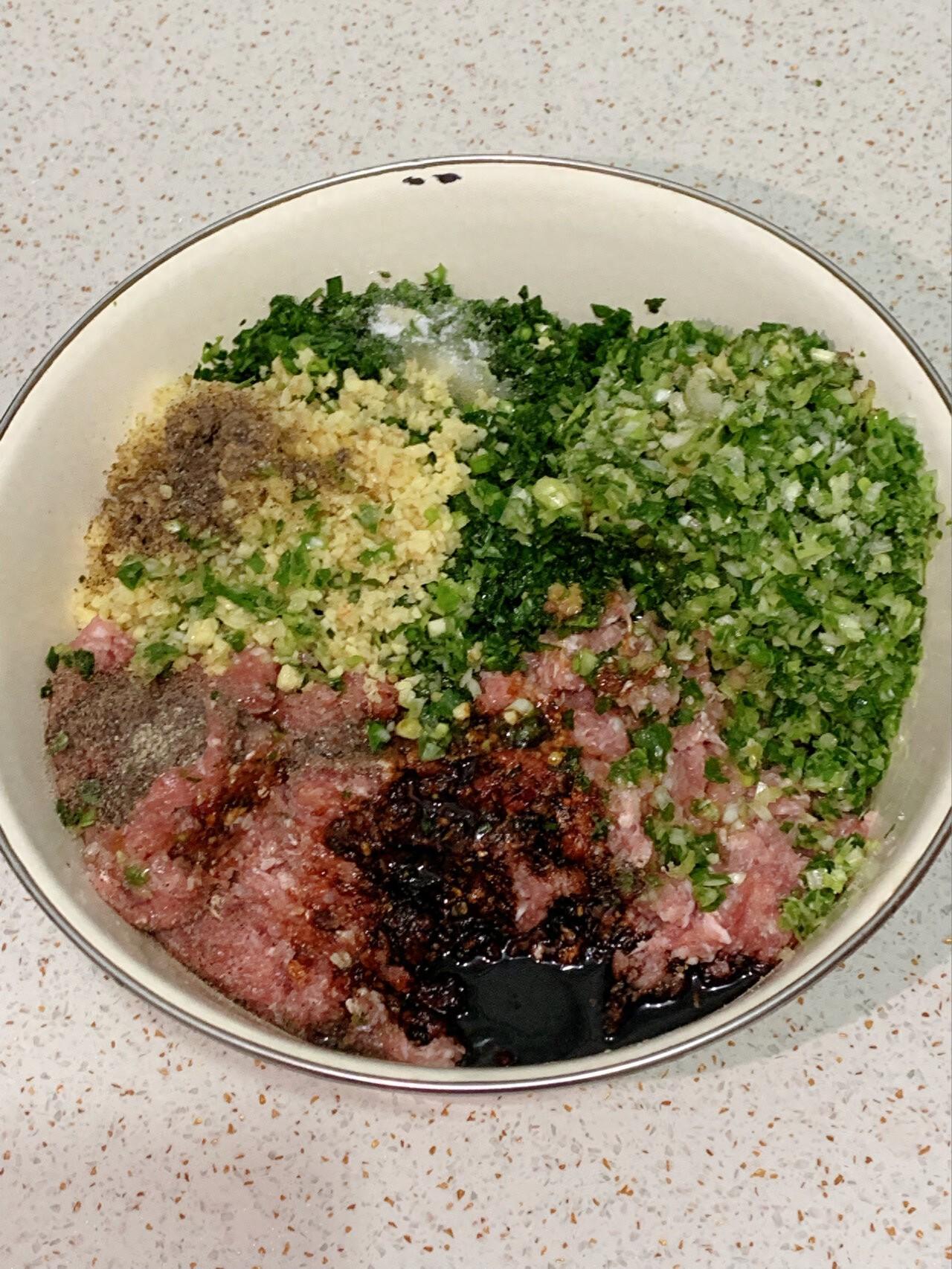 饺子馅怎么调好吃(猪肉饺子馅的调制方法,吃出最好的味道)(图1) 饺子馅怎么调好吃(猪肉饺子馅的调制方法,吃出最好的味道)(图1)