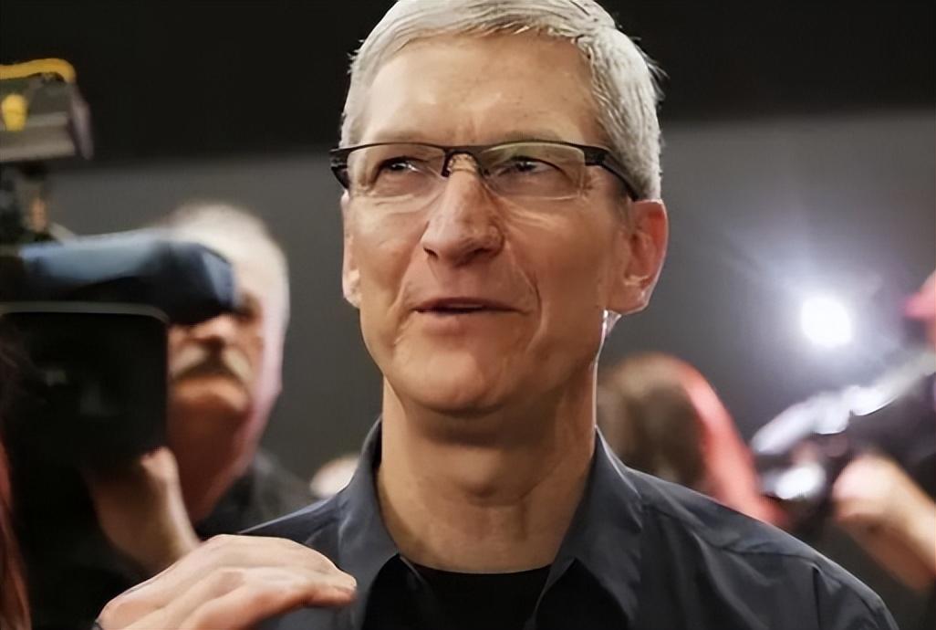 演员刘金苹果店前怒砸iPhone(演员刘金怒砸苹果手机,华为呼吁全国总动员,任正非不再保持沉默)(图1) 演员刘金苹果店前怒砸iPhone(演员刘金怒砸苹果手机,华为呼吁全国总动员,任正非不再保持沉默)(图1)