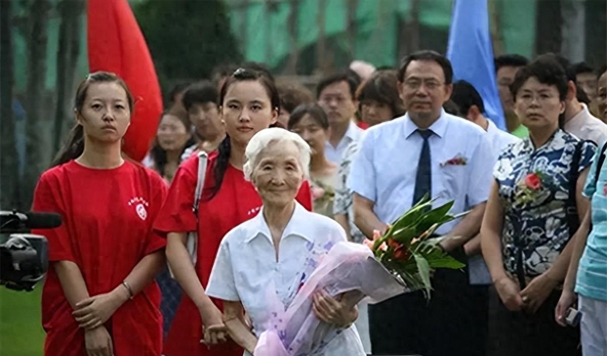 中国最美的女人(她是“中国最美女人”,嫁的丈夫抵10个师,死后名字被行星命名!)(图1) 中国最美的女人(她是“中国最美女人”,嫁的丈夫抵10个师,死后名字被行星命名!)(图1)