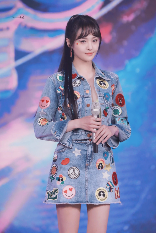 郑爽为什么被封杀(红极一时到全网封杀,郑爽是怎么从清纯少女走向深渊的)(图5) 郑爽为什么被封杀(红极一时到全网封杀,郑爽是怎么从清纯少女走向深渊的)(图5)