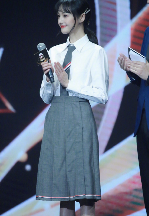 郑爽为什么被封杀(红极一时到全网封杀,郑爽是怎么从清纯少女走向深渊的)(图6) 郑爽为什么被封杀(红极一时到全网封杀,郑爽是怎么从清纯少女走向深渊的)(图6)