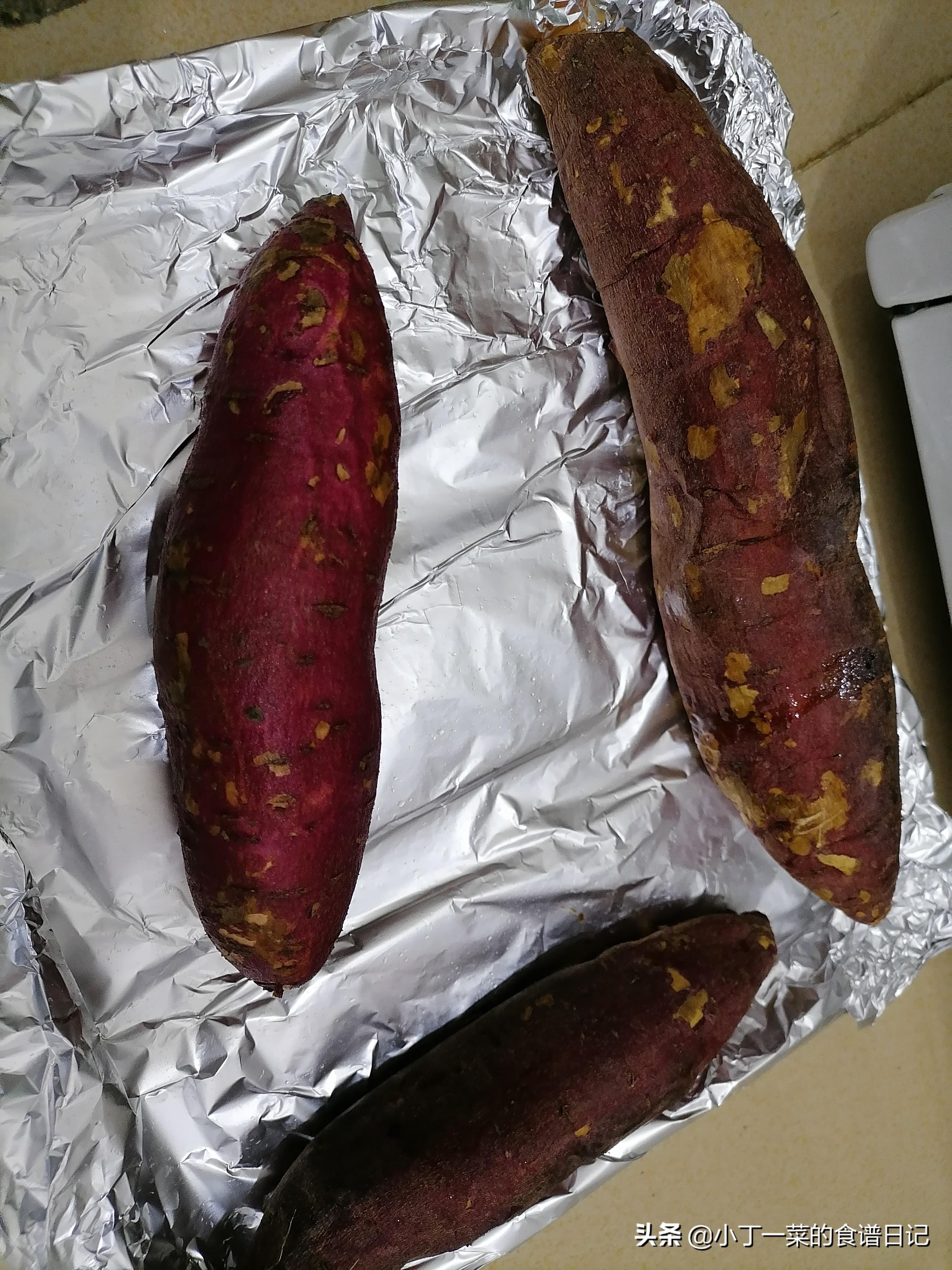 怎么用烤箱烤红薯(烤箱烤红薯的时候,多加这一个东西,烤出来奶香味十足,软糯香甜)(图4) 怎么用烤箱烤红薯(烤箱烤红薯的时候,多加这一个东西,烤出来奶香味十足,软糯香甜)(图4)