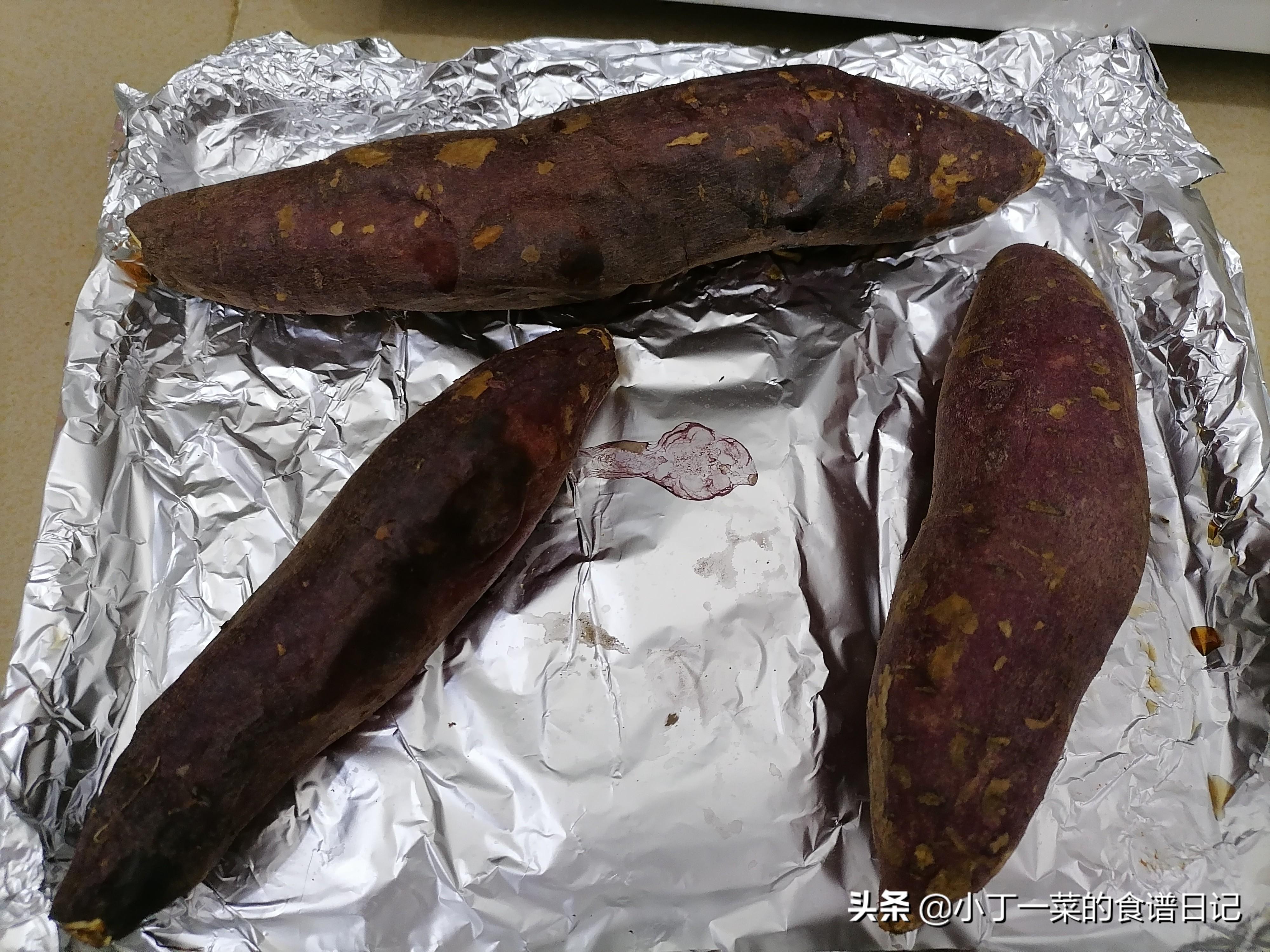怎么用烤箱烤红薯(烤箱烤红薯的时候,多加这一个东西,烤出来奶香味十足,软糯香甜)(图6) 怎么用烤箱烤红薯(烤箱烤红薯的时候,多加这一个东西,烤出来奶香味十足,软糯香甜)(图6)