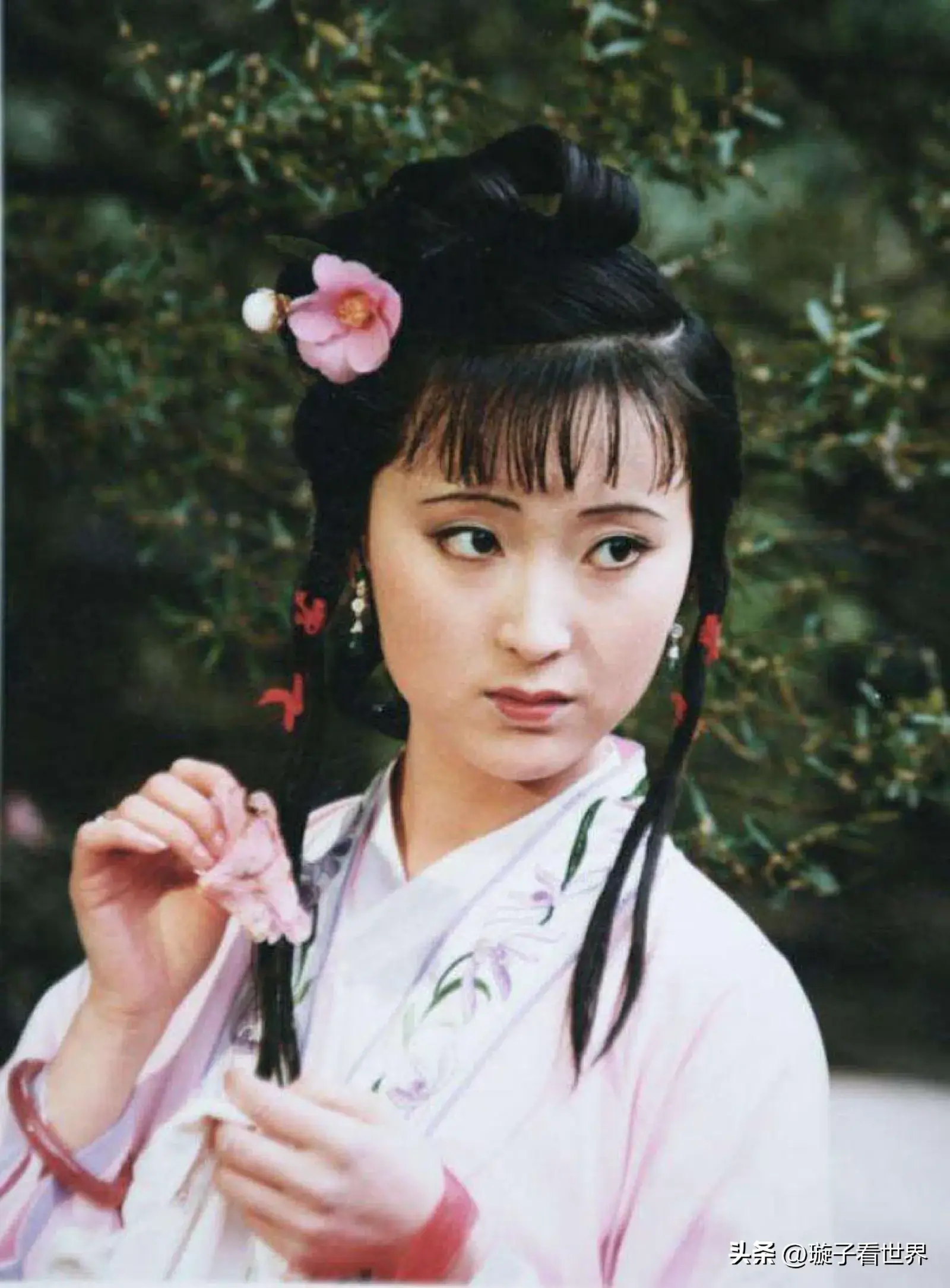 林黛玉扮演者(15位林黛玉扮演者,谁最美,谁最贴近人物)(图6) 林黛玉扮演者(15位林黛玉扮演者,谁最美,谁最贴近人物)(图6)