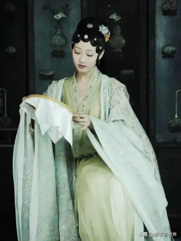 林黛玉扮演者(15位林黛玉扮演者,谁最美,谁最贴近人物)(图9) 林黛玉扮演者(15位林黛玉扮演者,谁最美,谁最贴近人物)(图9)