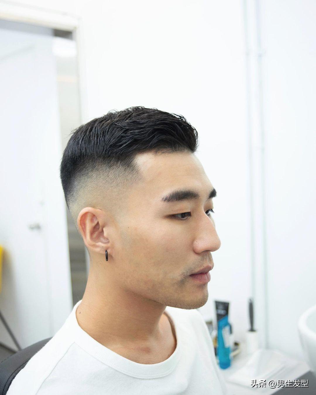 男士发型有哪些种类(男生别乱剪发型了,今夏就剪这6款,潮流帅气有魅力)(图3) 男士发型有哪些种类(男生别乱剪发型了,今夏就剪这6款,潮流帅气有魅力)(图3)