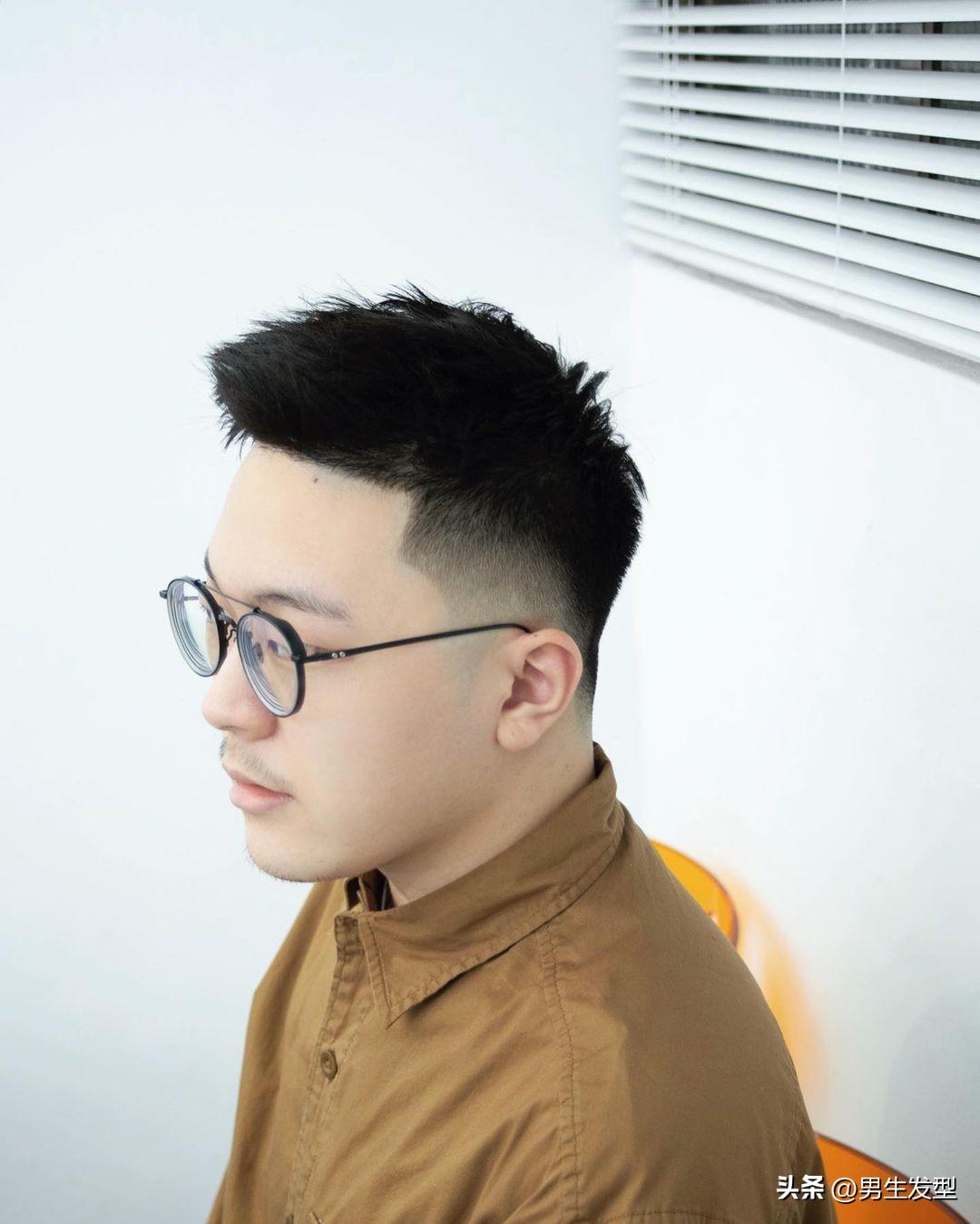 男士发型有哪些种类(男生别乱剪发型了,今夏就剪这6款,潮流帅气有魅力)(图1) 男士发型有哪些种类(男生别乱剪发型了,今夏就剪这6款,潮流帅气有魅力)(图1)