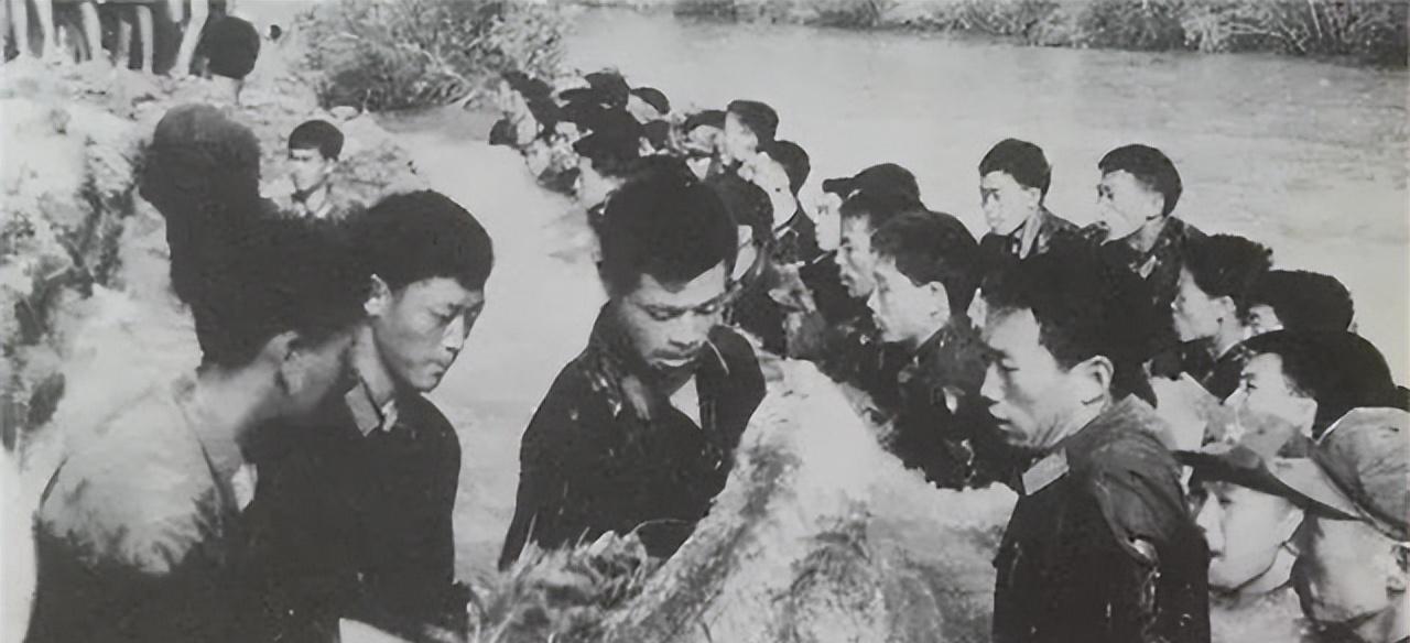 河南洪水是哪一年(世界最大最惨烈的水库溃坝惨剧:河南“75·8”水灾,2.6万人遇难)(图9) 河南洪水是哪一年(世界最大最惨烈的水库溃坝惨剧:河南“75·8”水灾,2.6万人遇难)(图9)