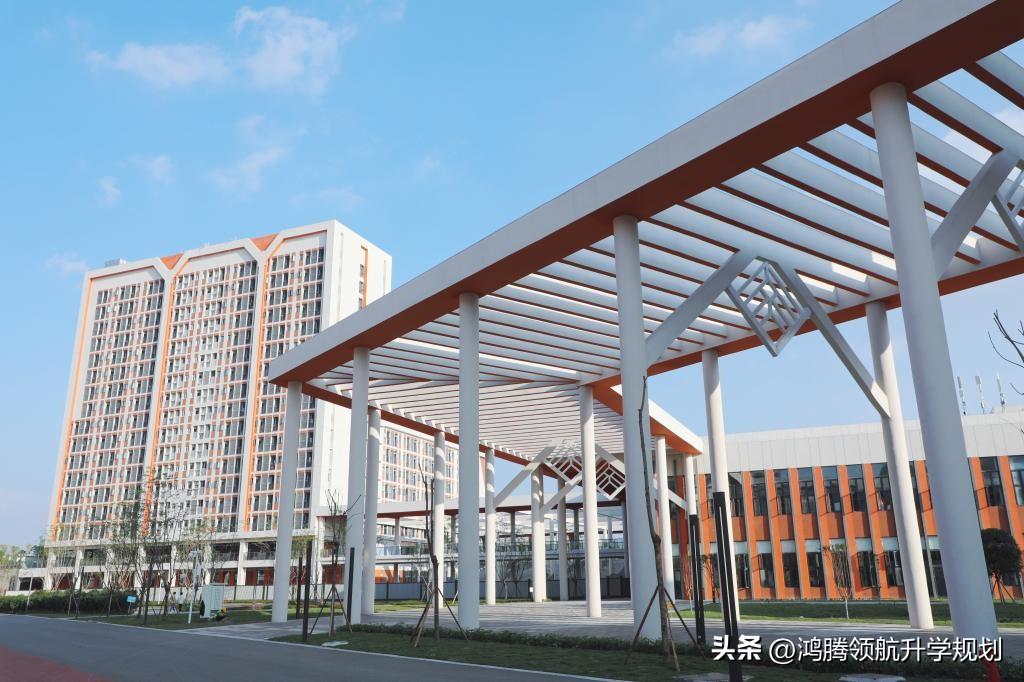 重庆交通大学是几本(重庆交通大学录取分数公布,这所交通大学的“交通”偏哪个方向)(图3) 重庆交通大学是几本(重庆交通大学录取分数公布,这所交通大学的“交通”偏哪个方向)(图3)