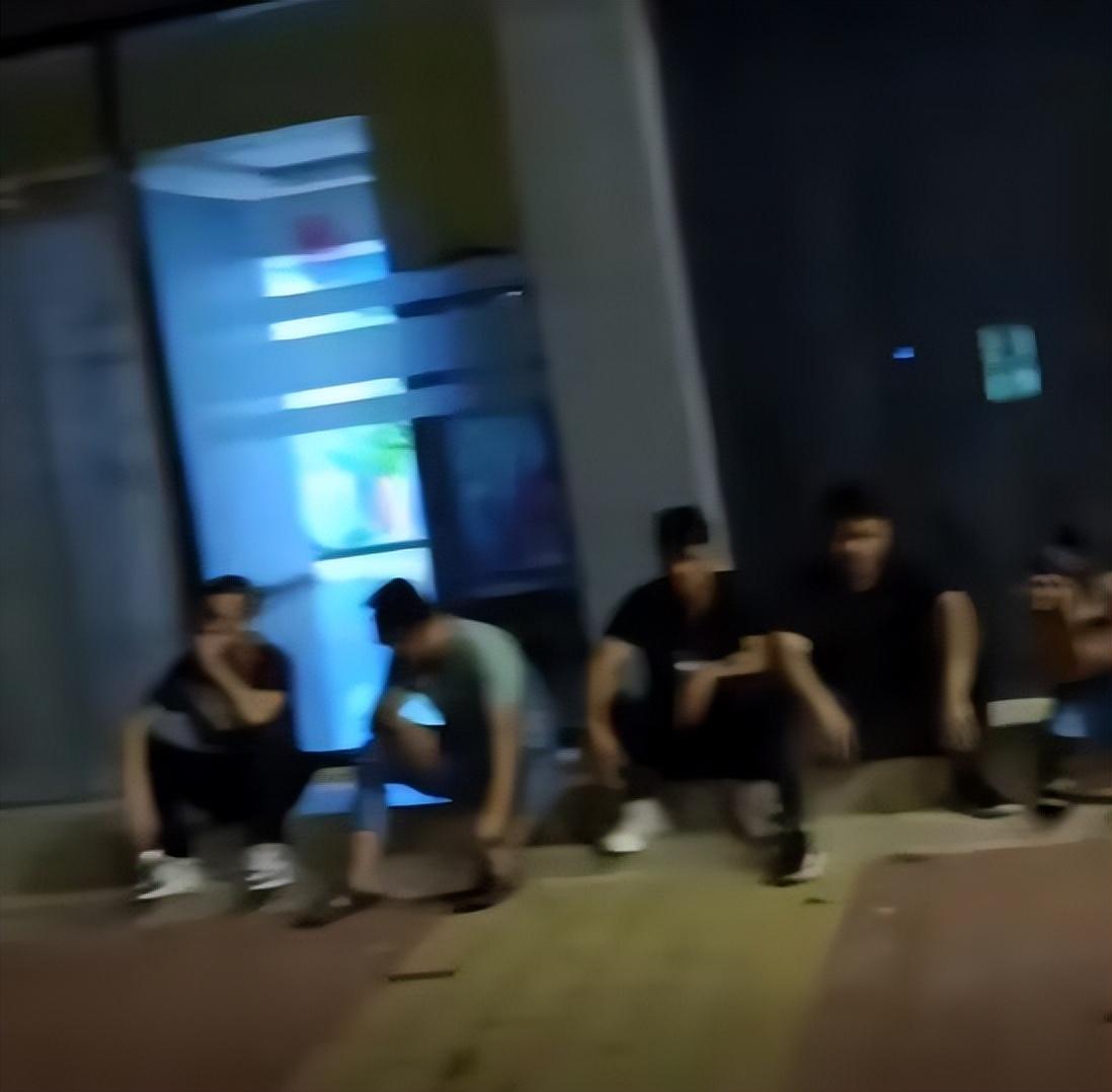 郭美美和红十字会(郭美美出狱后,慈善行业再爆雷,内幕让人心惊!)(图3) 郭美美和红十字会(郭美美出狱后,慈善行业再爆雷,内幕让人心惊!)(图3)