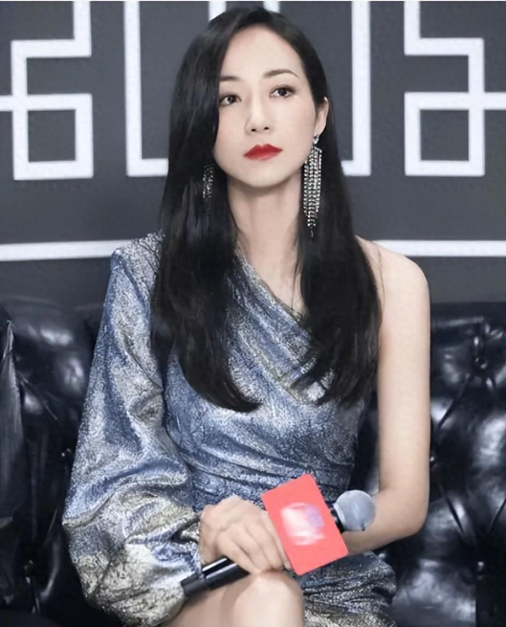 万山个人信息(韩雪被曝与大叔亲密拉手,秘密结婚16年,女儿都10多岁了)(图1) 万山个人信息(韩雪被曝与大叔亲密拉手,秘密结婚16年,女儿都10多岁了)(图1)