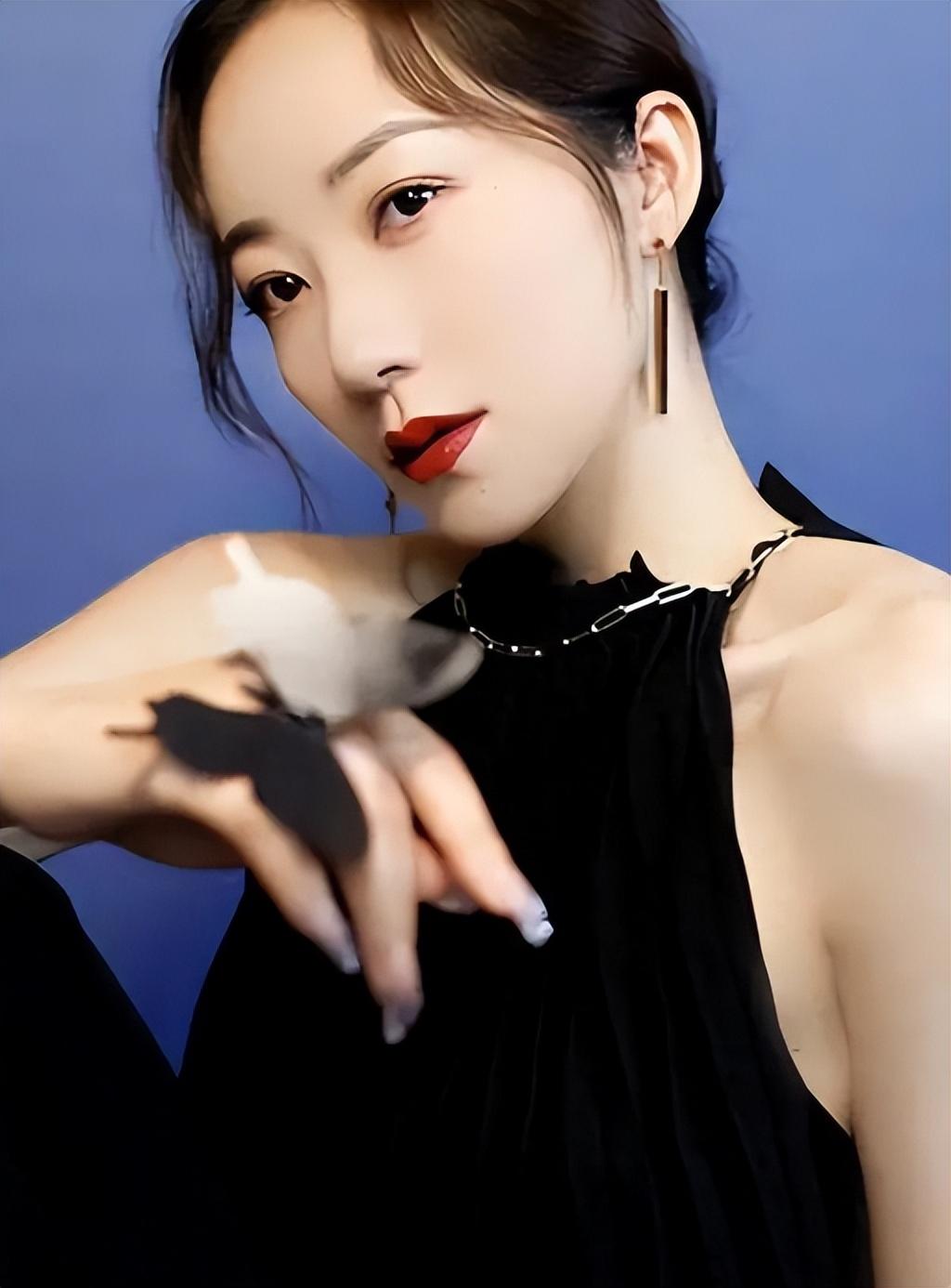 万山个人信息(韩雪被曝与大叔亲密拉手,秘密结婚16年,女儿都10多岁了)(图3) 万山个人信息(韩雪被曝与大叔亲密拉手,秘密结婚16年,女儿都10多岁了)(图3)
